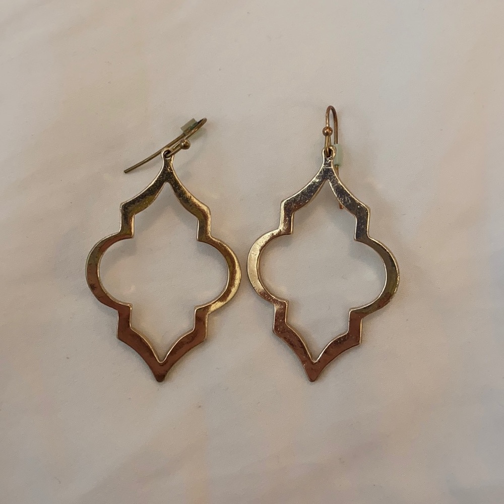 Gold Earrings 🔱